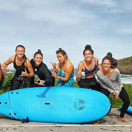 Surfcamp & Albergue Llanes