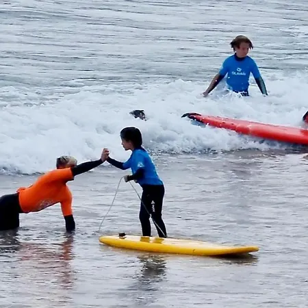 Albergue Surfcamp & *