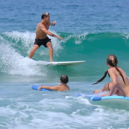 Surfcamp & Albergue *