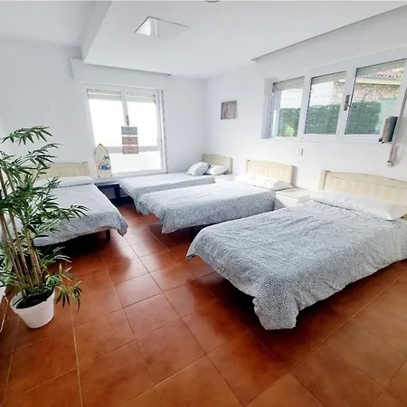 Albergue Surfcamp & *